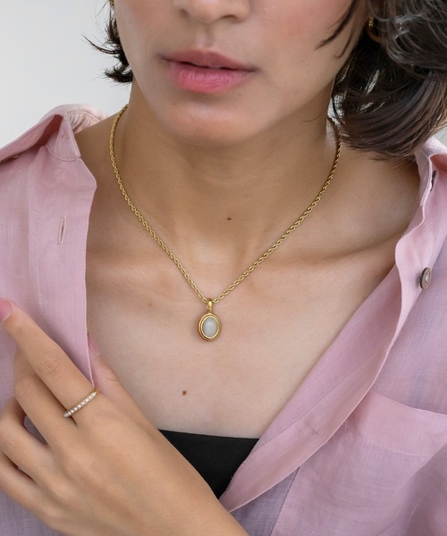 abaskdesign(アバスクデザイン)の「金属アレルギー対応 天然石ツイストロープペンダントステンレスネックレス(ネックレス・レディース・ブラック/ホワイト・FREE)」の2枚目の写真