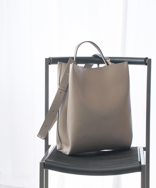 IENA（イエナ）の「LORISTELLA/ロリステッラ タテナガ レザーバッグ