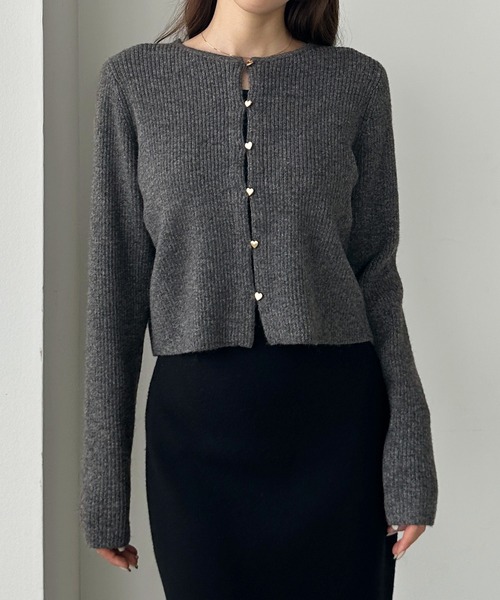 Louere（ルエレ）の「ハートボタンショートニットカーディガン