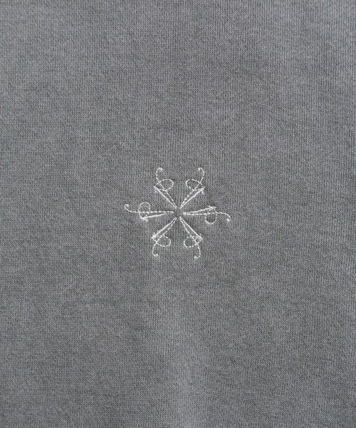 ADAM ET ROPE'（アダムエロペ）の「オーガニックコットン クルーネック ロゴ スウェット / UNISEX（スウェット・メンズ・スミクロ/ブルー系その他3/パープル系その他・L/M）」の6枚目の写真