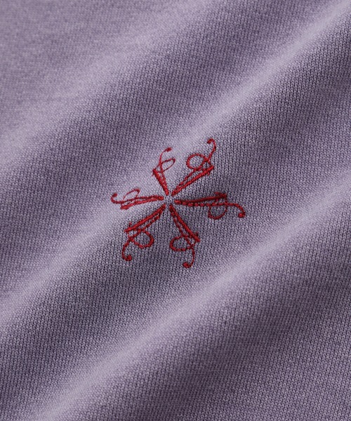 ADAM ET ROPE'（アダムエロペ）の「オーガニックコットン クルーネック ロゴ スウェット / UNISEX（スウェット・メンズ・スミクロ/ブルー系その他3/パープル系その他・L/M）」の12枚目の写真