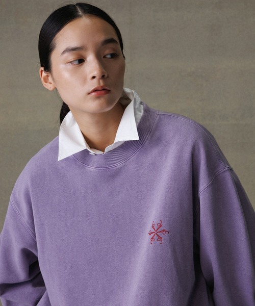 ADAM ET ROPE'（アダムエロペ）の「オーガニックコットン クルーネック ロゴ スウェット / UNISEX（スウェット・メンズ・スミクロ/ブルー系その他3/パープル系その他・L/M）」の16枚目の写真