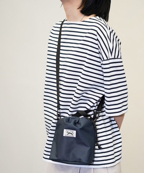 PENNEYS(ぺニーズ)の「PENNEY'S / ペニーズ THE FOX DRAWSTRING BAG ワンポイント ドローストリングバッグ 巾着バッグ(トートバッグ・メンズ・ブラック/オリーブ/ネイビー/ベージュ・FREE)」の4枚目の写真