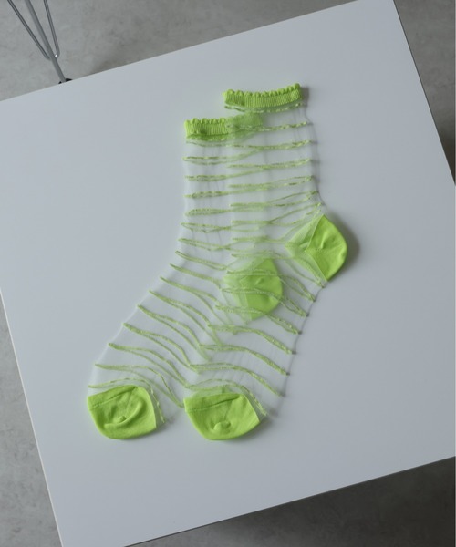 emesuelee（エメスーリー）の「ラインシアーソックス（ソックス/靴下・レディース・ブラック/レッド/ホワイト/ピンク/イエロー/パープル/ブルー・フリー）」の5枚目の写真