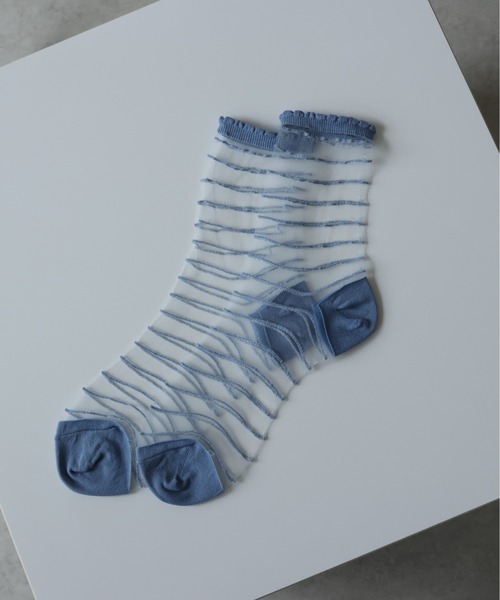 emesuelee（エメスーリー）の「ラインシアーソックス（ソックス/靴下・レディース・ブラック/レッド/ホワイト/ピンク/イエロー/パープル/ブルー・フリー）」の3枚目の写真