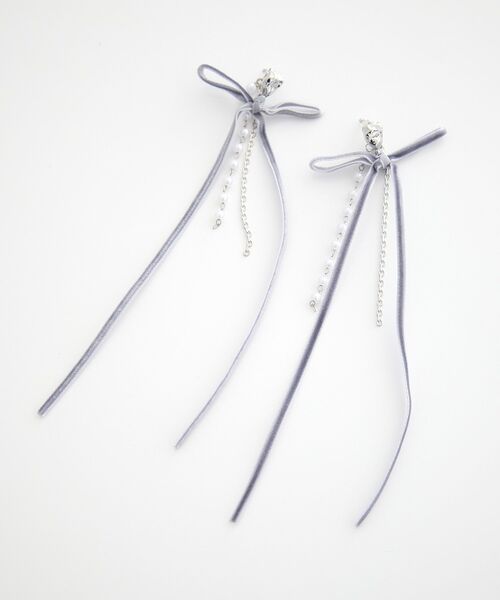 earth music&ecology（アースミュージックアンドエコロジー）の「ベロアリボンロングピアス（ピアス（両耳用）・レディース・ベージュ/グレー・FREE）」の9枚目の写真