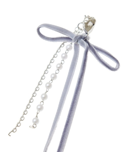 earth music&ecology（アースミュージックアンドエコロジー）の「ベロアリボンロングピアス（ピアス（両耳用）・レディース・ベージュ/グレー・FREE）」の4枚目の写真