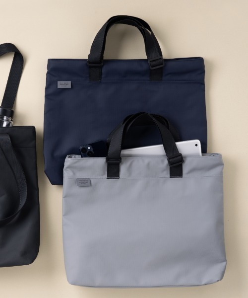Inner Carrying(インナーキャリング)の「インナーキャリング 撥水 トートバッグ 横型(トートバッグ・レディース・ライトグレー/ブラック/ダークブルー・FREE)」の6枚目の写真