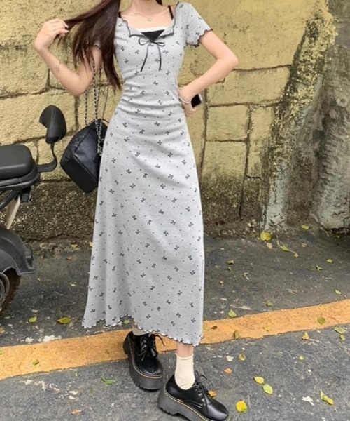 gossip!ロサンゼルス(ゴシップロサンゼルス)の「Y2Kフェイク2点セット キャミソール&半袖ロングワンピース リボン柄 弾性素材 デイリー(ワンピース・レディース・グレー・FREE)」の2枚目の写真