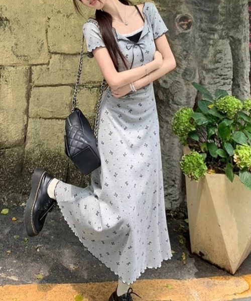 gossip!ロサンゼルス(ゴシップロサンゼルス)の「Y2Kフェイク2点セット キャミソール&半袖ロングワンピース リボン柄 弾性素材 デイリー(ワンピース・レディース・グレー・FREE)」の4枚目の写真