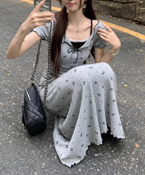 gossip!ロサンゼルス(ゴシップロサンゼルス)の「Y2Kフェイク2点セット キャミソール&半袖ロングワンピース リボン柄 弾性素材 デイリー(ワンピース・レディース・グレー・FREE)」の10枚目の写真