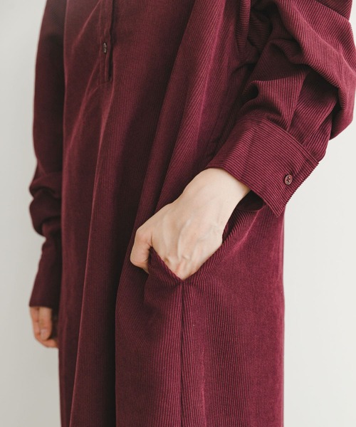 ITEMS URBANRESEARCH（アイテムズ アーバンリサーチ）の「コーデュロイスキッパーワンピース（ワンピース・レディース・ベージュ/バーガンディー/チャコールグレー・FREE）」の19枚目の写真