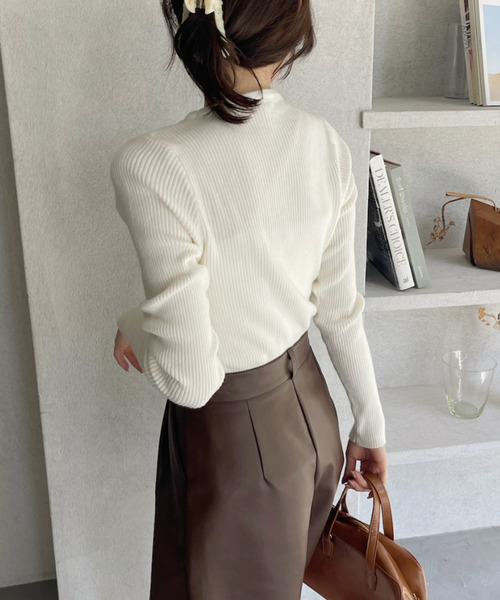 Linetta 白　春ニット 春セーター着回し🌸 ⁡ 襟のラインが可愛い!! ジャケット合わせが