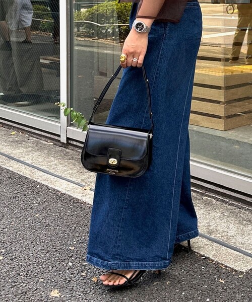 NOLLEY’S(ノーリーズ)の「【CHRISTIAN VILLA/クリスチャンヴィラ】 カブセショルダーバッグ(ショルダーバッグ・レディース・ブラック・FREE)」の4枚目の写真