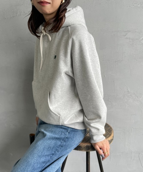 GYMPHLEX（ジムフレックス）の「【WEB限定】[GYMPHLEX/ジムフレックス] スイングスリーブ ワンポイントロゴ刺繍パーカー（パーカー・レディース・チャコールグレー/ライトグレー/レッド・12）」の15枚目の写真