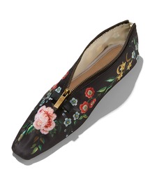 MEDE19F（メデジュウキュウ）の「ＫＣＩ×ＭＥＤＥ１９Ｆ　花々をあしらった靴型ポーチ（ポーチ）」