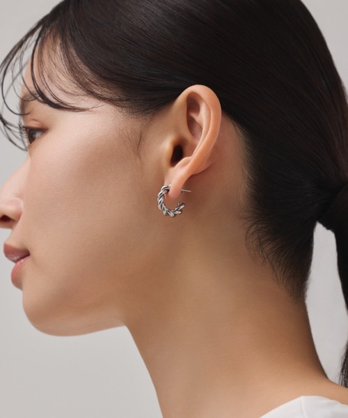 セール】【 金属アレルギー対応 】 ねじりフープピアス サージカル