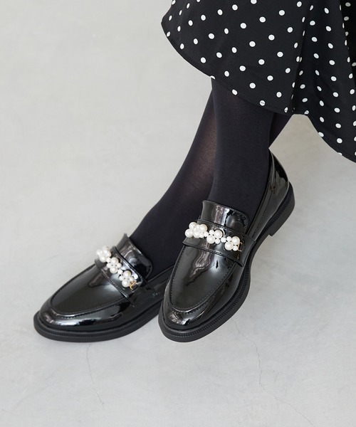 menue(メヌエ)の「2タイプ モチーフ付き 厚底ソール ローファー(ローファー・レディース・ブラック系2/ブラック系1・LL/L/M/S)」の2枚目の写真