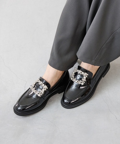 menue(メヌエ)の「2タイプ モチーフ付き 厚底ソール ローファー(ローファー・レディース・ブラック系2/ブラック系1・LL/L/M/S)」の4枚目の写真