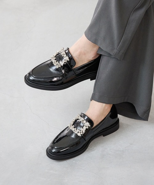 menue(メヌエ)の「2タイプ モチーフ付き 厚底ソール ローファー(ローファー・レディース・ブラック系2/ブラック系1・LL/L/M/S)」の6枚目の写真