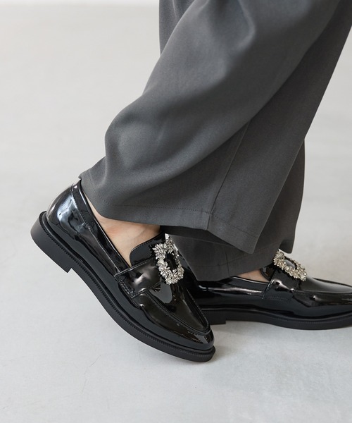 menue(メヌエ)の「2タイプ モチーフ付き 厚底ソール ローファー(ローファー・レディース・ブラック系2/ブラック系1・LL/L/M/S)」の7枚目の写真