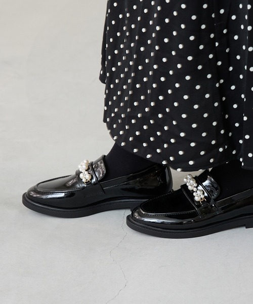 menue(メヌエ)の「2タイプ モチーフ付き 厚底ソール ローファー(ローファー・レディース・ブラック系2/ブラック系1・LL/L/M/S)」の16枚目の写真