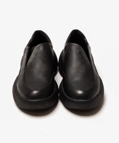 VEIN （ヴェイン）の「カウレザー オーバルソールトレーナー /  COW LEATHER OVAL SOLE TRAINER（スニーカー・メンズ・ブラック・42/41/43）」の2枚目の写真