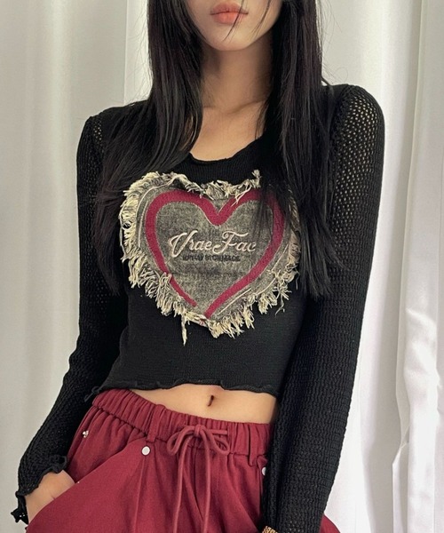 DEVICE(デバイス)の「フロントダメージ ハートロゴワッペン 長袖Tシャツ ロンT(Tシャツ/カットソー・レディース・ホワイト/ブラウン/グレー/ブラック・FREE)」の2枚目の写真