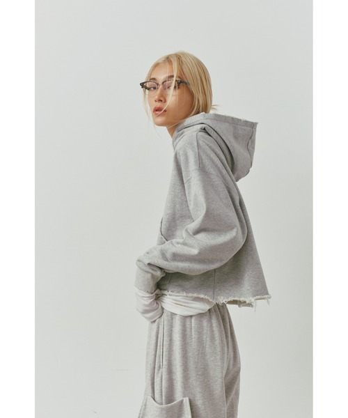 ALEXIA STAM（アリシアスタン）の「Distressed Cropped Hoodie /クロップドダメージフーディー（スウェット・レディース・ヘザーグレー/ホワイト/ネイビー・FREE）」の2枚目の写真