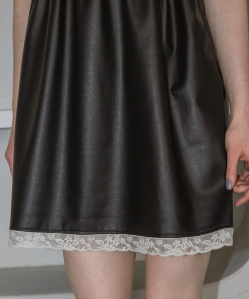 idem(イデム)の「leather frill onepiece/レザーフリルキャミワンピース(ワンピース・レディース・ブラック/ベージュ・FREE)」の22枚目の写真