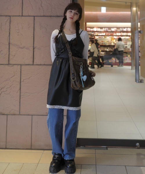 idem(イデム)の「leather frill onepiece/レザーフリルキャミワンピース(ワンピース・レディース・ブラック/ベージュ・FREE)」の12枚目の写真