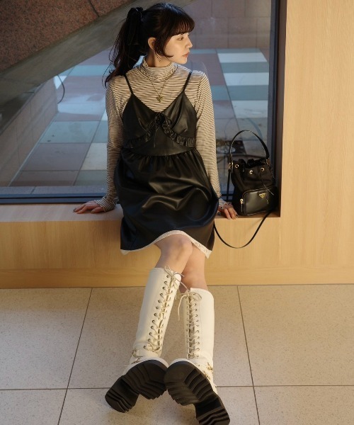 idem(イデム)の「leather frill onepiece/レザーフリルキャミワンピース(ワンピース・レディース・ブラック/ベージュ・FREE)」の15枚目の写真