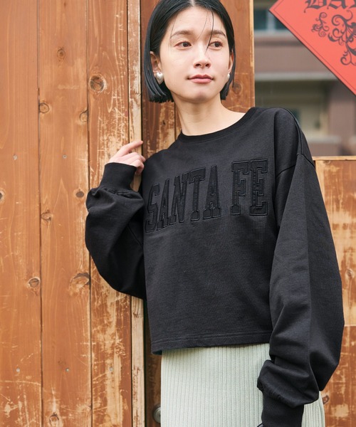 【新品・タグ付き】JUSGLITTY クロップドロゴスウェット セール】アソートロゴクロップドスウェットトップス（スウェット