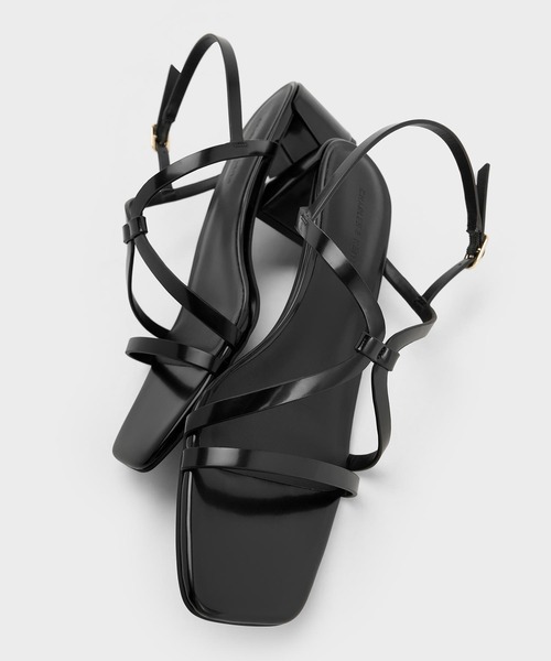 CHARLES & KEITH(チャールズ & キース)の「ストラッピー スクエアトゥブロックヒールサンダル(サンダル・レディース・シルバー/クリーム/ブラック系その他7・26.5cm/25.5cm/25cm/24.5cm/23.5cm/23cm/22.5cm/22cm)」の5枚目の写真