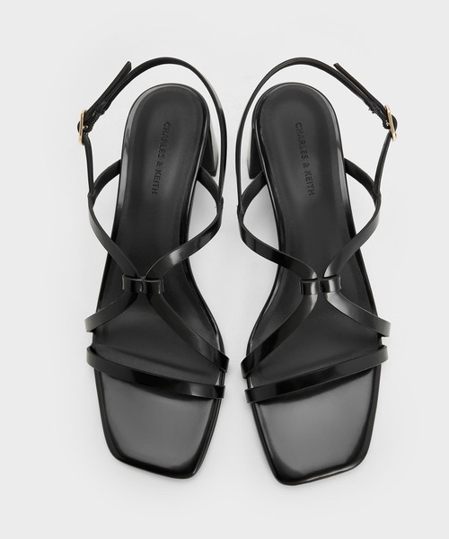 CHARLES & KEITH(チャールズ & キース)の「ストラッピー スクエアトゥブロックヒールサンダル(サンダル・レディース・シルバー/クリーム/ブラック系その他7・26.5cm/25.5cm/25cm/24.5cm/23.5cm/23cm/22.5cm/22cm)」の6枚目の写真