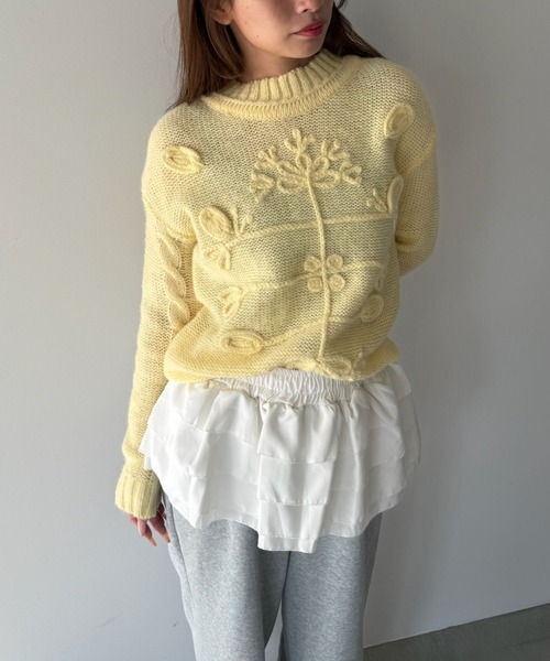 SANSeLF（サンセルフ）の「【SANSeLF】 フラワーモチーフニットセーター sanw25a010（ニット/セーター・レディース・イエロー・FREE）」の2枚目の写真