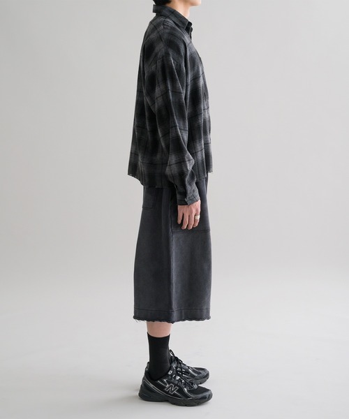 EPNK（イーピーエヌケー）の「【EPNK】Faded carpenter sweat shorts / フェイデッドカーペンタースウェットショーツ（スウェットパンツ・メンズ・ブラック・SMALL/LARGE/MEDIUM）」の11枚目の写真