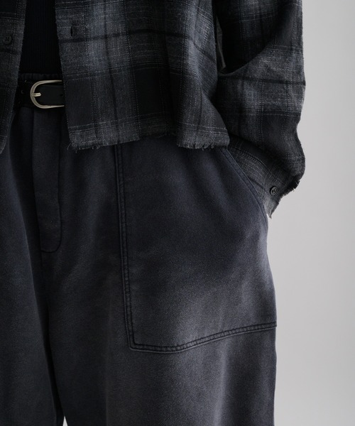 EPNK（イーピーエヌケー）の「【EPNK】Faded carpenter sweat shorts / フェイデッドカーペンタースウェットショーツ（スウェットパンツ・メンズ・ブラック・SMALL/LARGE/MEDIUM）」の21枚目の写真