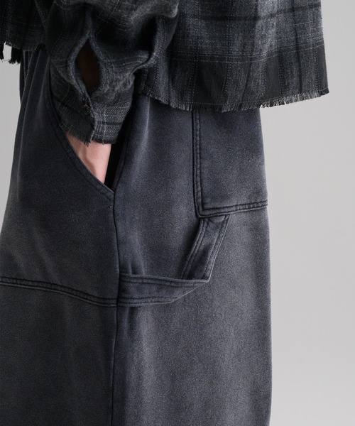 EPNK（イーピーエヌケー）の「【EPNK】Faded carpenter sweat shorts / フェイデッドカーペンタースウェットショーツ（スウェットパンツ・メンズ・ブラック・SMALL/LARGE/MEDIUM）」の22枚目の写真