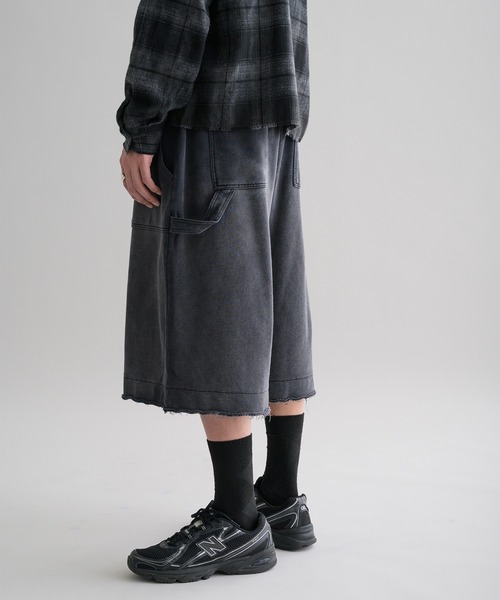 EPNK（イーピーエヌケー）の「【EPNK】Faded carpenter sweat shorts / フェイデッドカーペンタースウェットショーツ（スウェットパンツ・メンズ・ブラック・SMALL/LARGE/MEDIUM）」の5枚目の写真