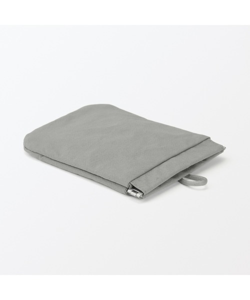 無印良品（ムジルシリョウヒン）の「リンクルナイロン　片手で開くフラットポーチ　Ｓ　約１２．５×１０．３ｃｍ（ポーチ・レディース・ダークグレー/ピンク/グレー・FREE）」の5枚目の写真