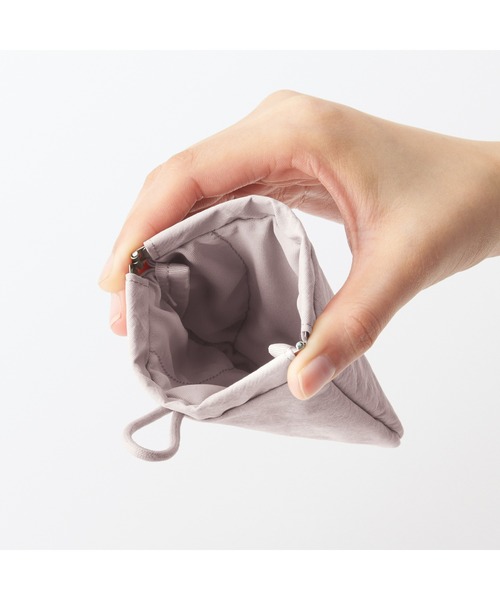 無印良品（ムジルシリョウヒン）の「リンクルナイロン　片手で開くフラットポーチ　Ｓ　約１２．５×１０．３ｃｍ（ポーチ・レディース・ダークグレー/ピンク/グレー・FREE）」の16枚目の写真