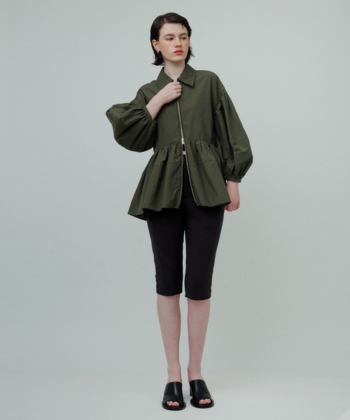 ADAM ET ROPE'（アダムエロペ）の「【サステナブル】ペプラムブラウス（シャツ/ブラウス・レディース・カーキ/ブラック/ホワイト・FREE）」の4枚目の写真