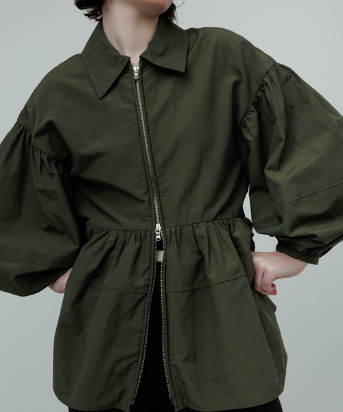 ADAM ET ROPE'（アダムエロペ）の「【サステナブル】ペプラムブラウス（シャツ/ブラウス・レディース・カーキ/ブラック/ホワイト・FREE）」の5枚目の写真