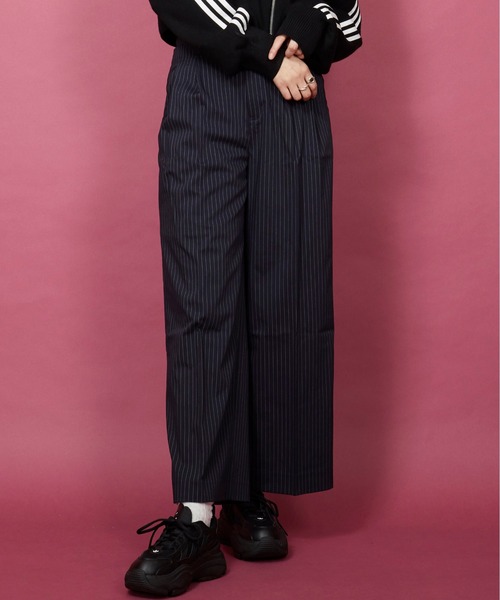 unrelaxing（アンリラクシング）の「ハイウエストストレートパンツ【セットアップ対応】（スラックス・レディース・ネイビー×ホワイト/グレー系その他・マルチサイズ）」の2枚目の写真