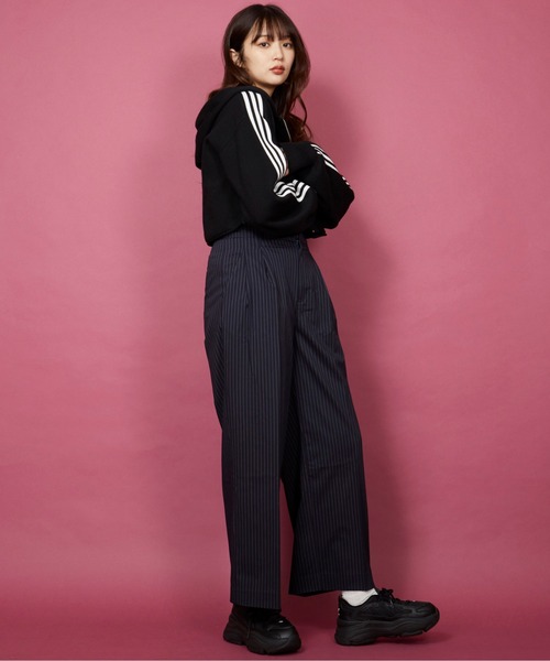 unrelaxing（アンリラクシング）の「ハイウエストストレートパンツ【セットアップ対応】（スラックス・レディース・ネイビー×ホワイト/グレー系その他・マルチサイズ）」の3枚目の写真