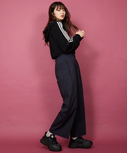 unrelaxing（アンリラクシング）の「ハイウエストストレートパンツ【セットアップ対応】（スラックス・レディース・ネイビー×ホワイト/グレー系その他・マルチサイズ）」の4枚目の写真