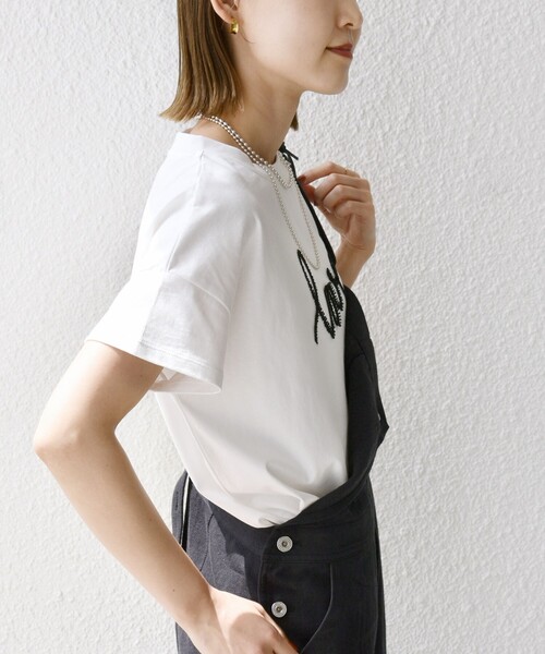 SHIPS（シップス）の「【WEB限定】ファンシー コード 刺繍 ロゴ TEE（Tシャツ/カットソー・レディース・ネイビー/レッド/オフホワイト/ダークグレー/ストーン・ONE SIZE）」の9枚目の写真