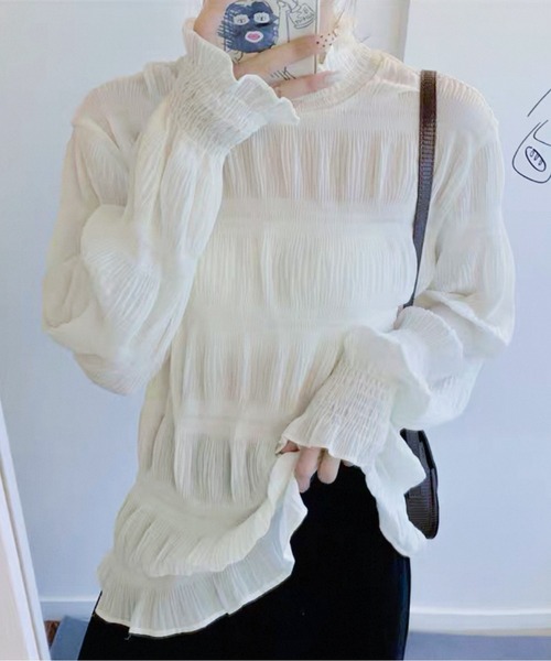 GORGE（ゴージ）の「《フリル×シアー素材》レディース シャーリングブラウス ハイネック長袖 春秋対応（シャツ/ブラウス・レディース・ブラック/オフホワイト/ブラウン/チャコール・F）」の2枚目の写真
