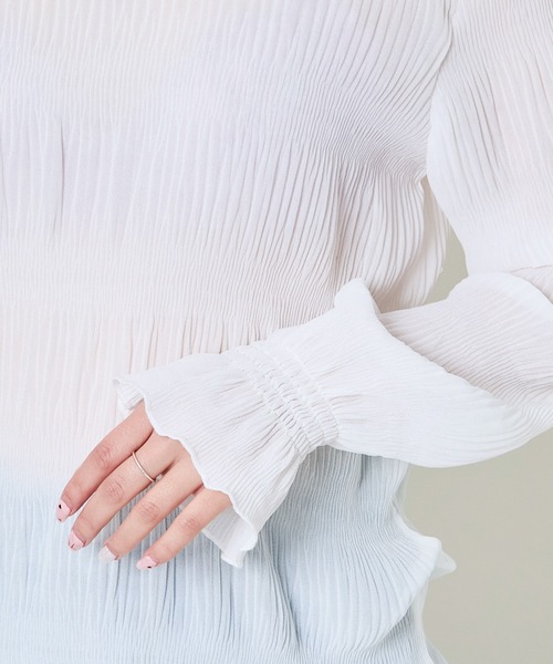 GORGE（ゴージ）の「《フリル×シアー素材》レディース シャーリングブラウス ハイネック長袖 春秋対応（シャツ/ブラウス・レディース・ブラック/オフホワイト/ブラウン/チャコール・F）」の12枚目の写真